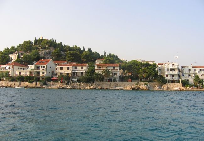 Appartement à Tribunj - Appartement dans Tribunj avec vue mer, terrasse, Climatisation, WIFI (3348-2) Appartement à Tribunj - Appartement dans Tribunj avec vue mer, terrasse, Climatisation, WIFI (3348-2)