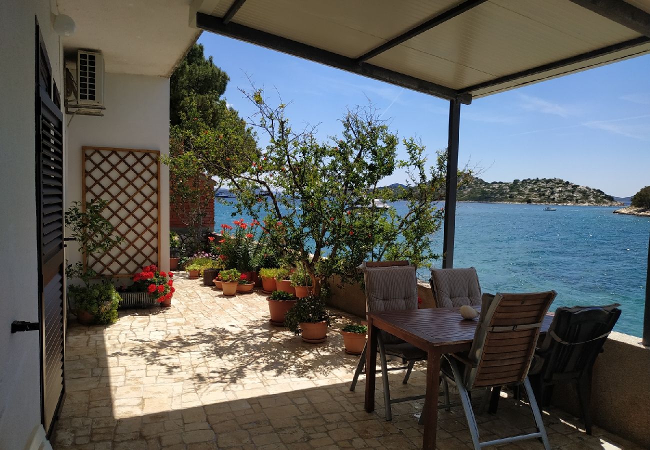 Appartement à Tribunj - Appartement dans Tribunj avec vue mer, terrasse, Climatisation, WIFI (3348-2)