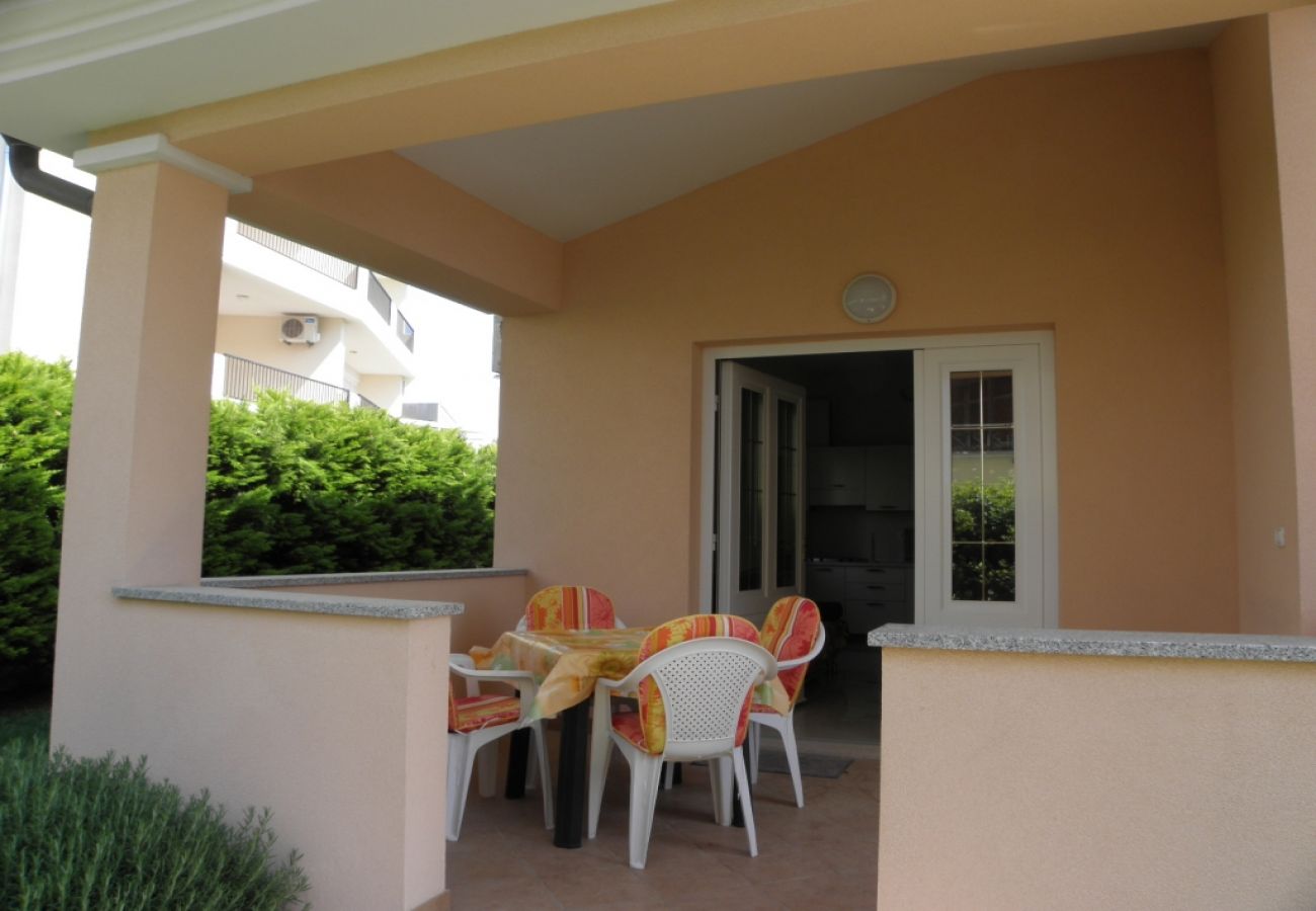 Appartement à Premantura - Appartement dans Premantura avec terrasse, Climatisation, WIFI, Machine à laver (3352-28)