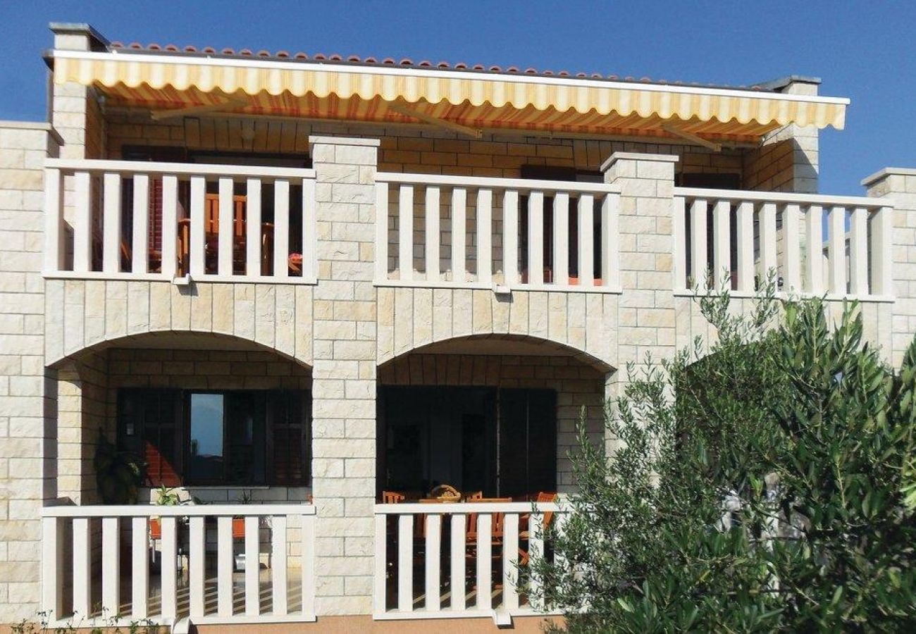 Appartement à Sucuraj - Appartement dans Sućuraj avec vue mer, terrasse, Climatisation, WIFI (3354-1)