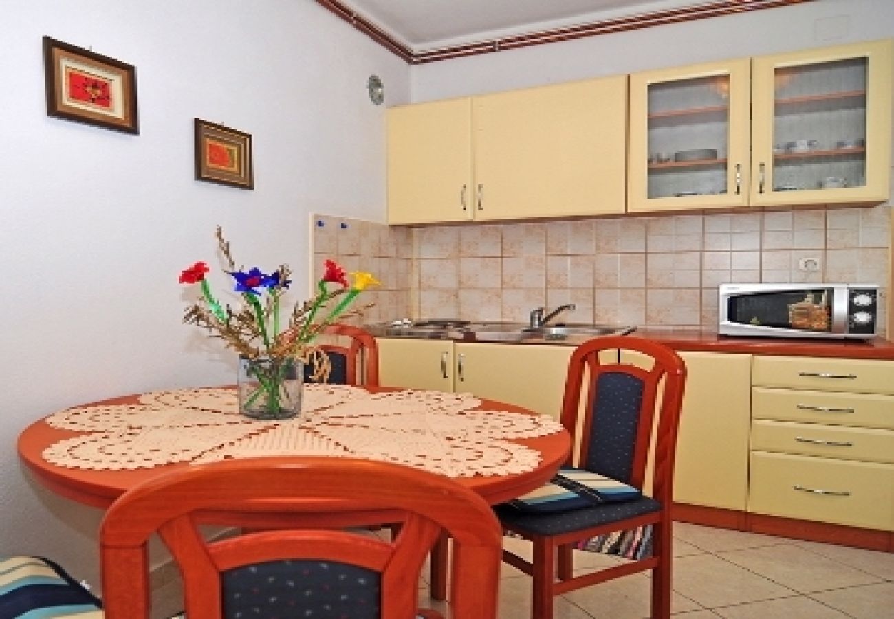 Appartement à Sukošan - Appartement dans Sukošan avec terrasse, Climatisation, WIFI (654-1)