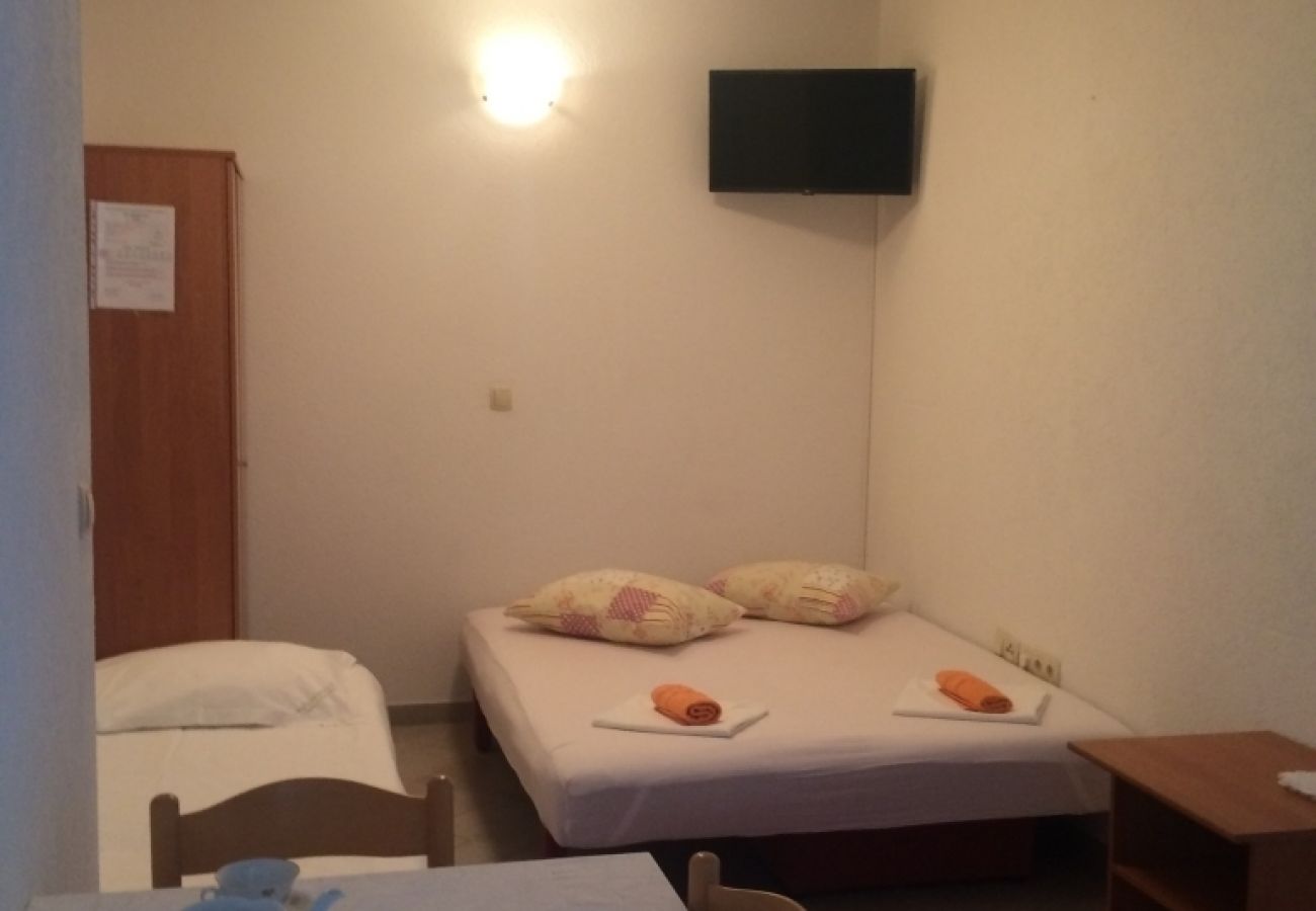 Appartement à Omiš - Appartement dans Omiš avec vue mer, Balcon, Climatisation, WIFI (3422-1)