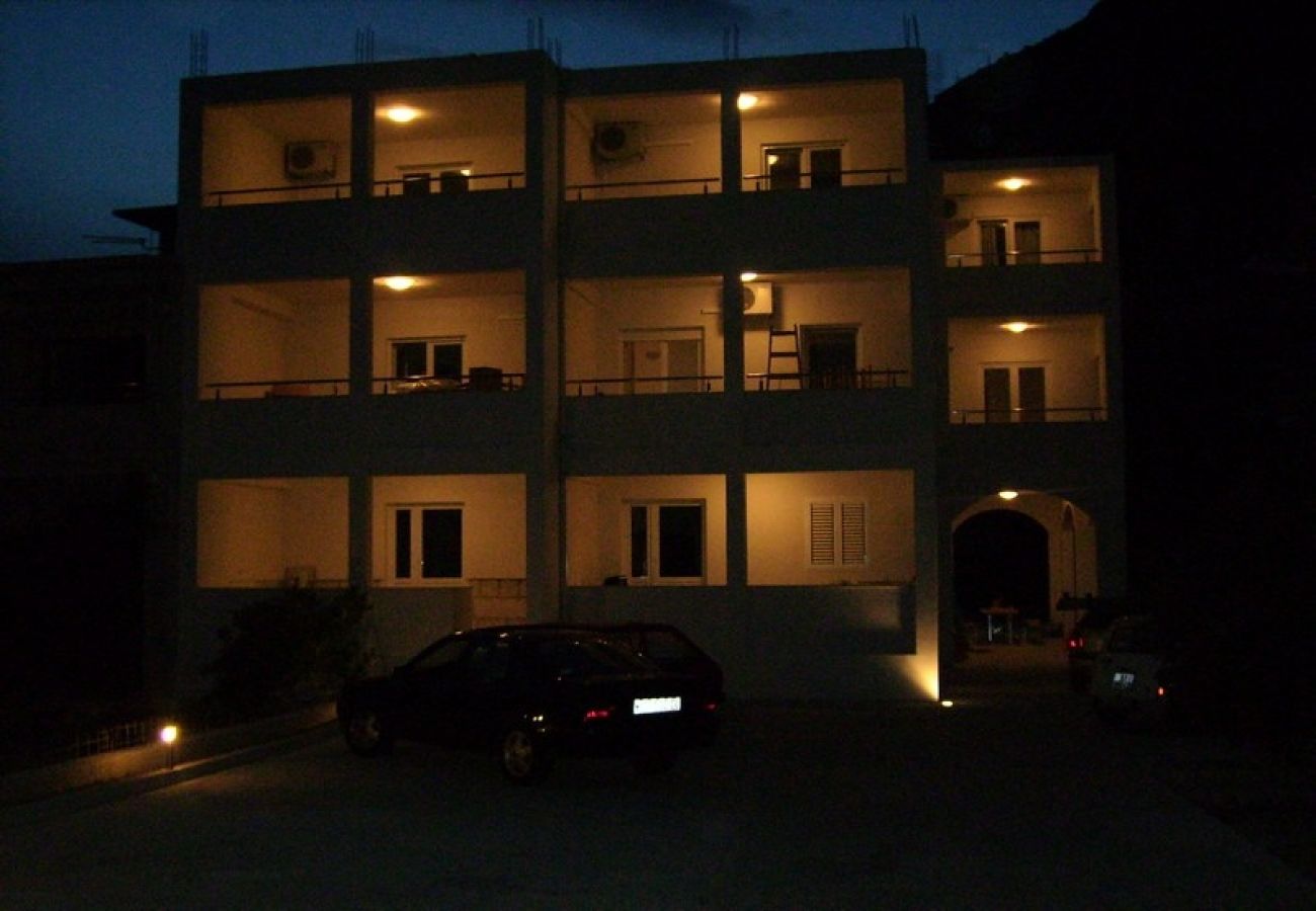 Appartement à Omiš - Appartement dans Omiš avec vue mer, Balcon, Climatisation, WIFI (3422-1)