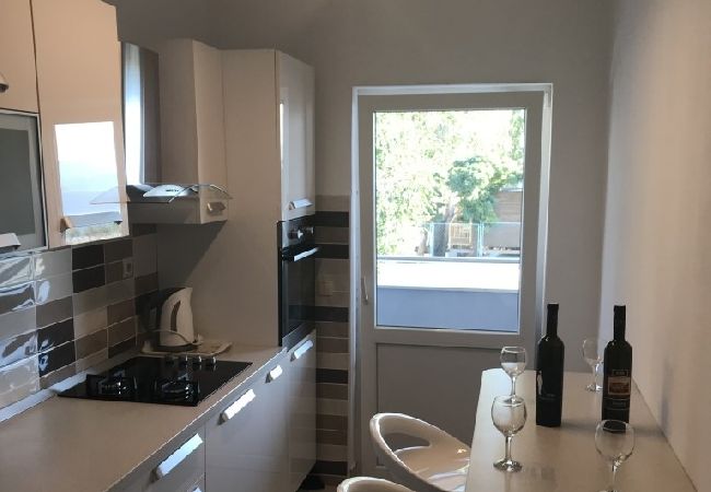 Appartement à Omiš - Appartement dans Omiš avec vue mer, terrasse, Climatisation, WIFI (3422-2) Appartement à Omiš - Appartement dans Omiš avec vue mer, terrasse, Climatisation, WIFI (3422-2)