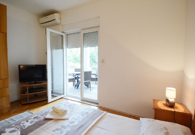 Appartement à Omiš - Appartement dans Omiš avec vue mer, terrasse, Climatisation, WIFI (3422-2) Appartement à Omiš - Appartement dans Omiš avec vue mer, terrasse, Climatisation, WIFI (3422-2)
