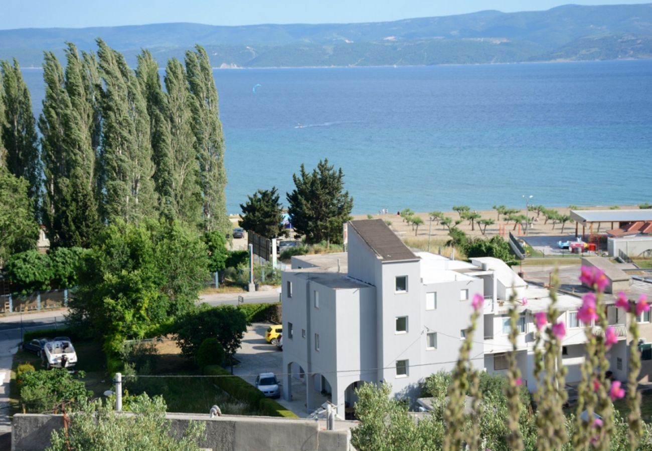 Appartement à Omiš - Appartement dans Omiš avec vue mer, terrasse, Climatisation, WIFI (3422-2)