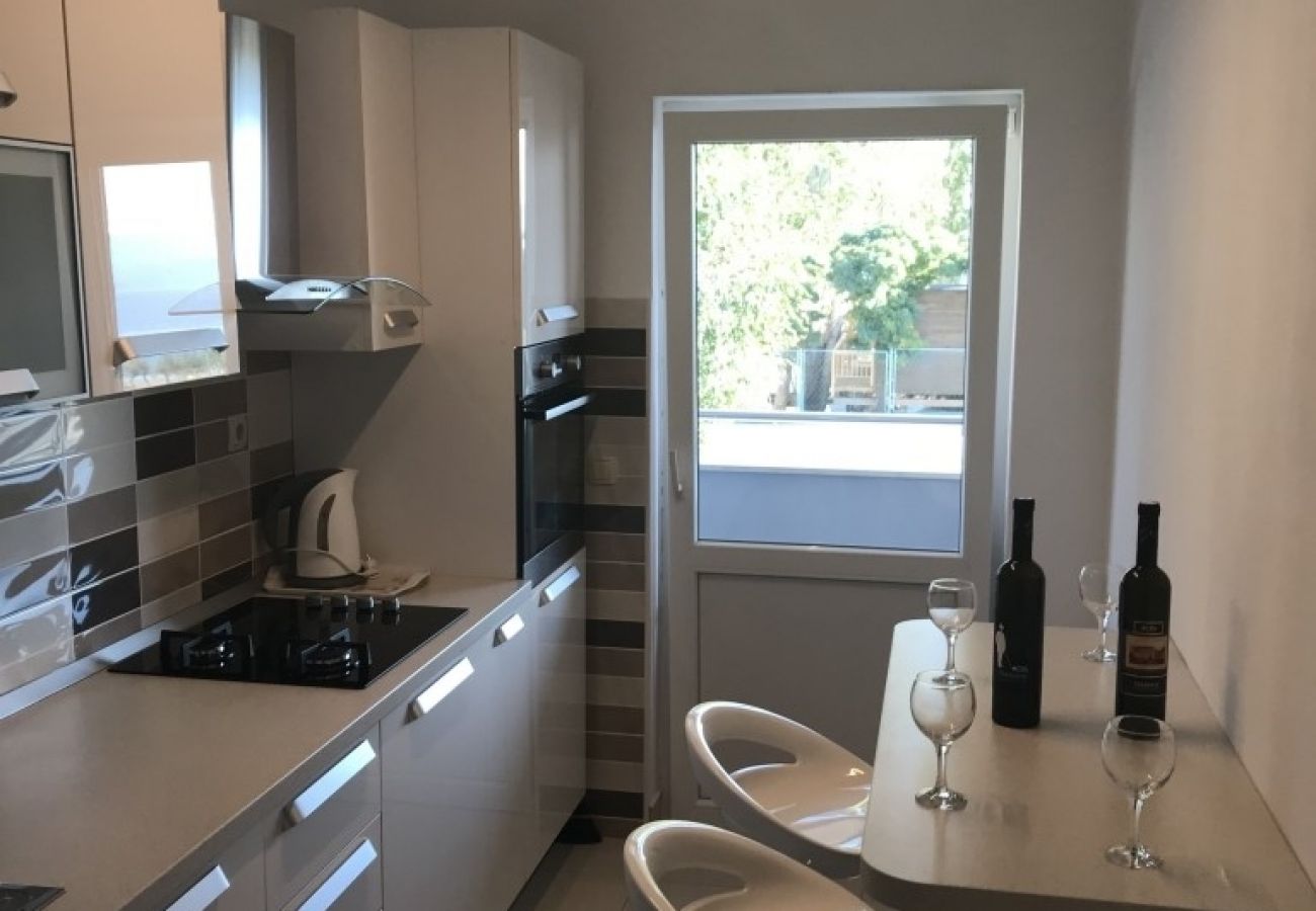 Appartement à Omiš - Appartement dans Omiš avec vue mer, terrasse, Climatisation, WIFI (3422-2)