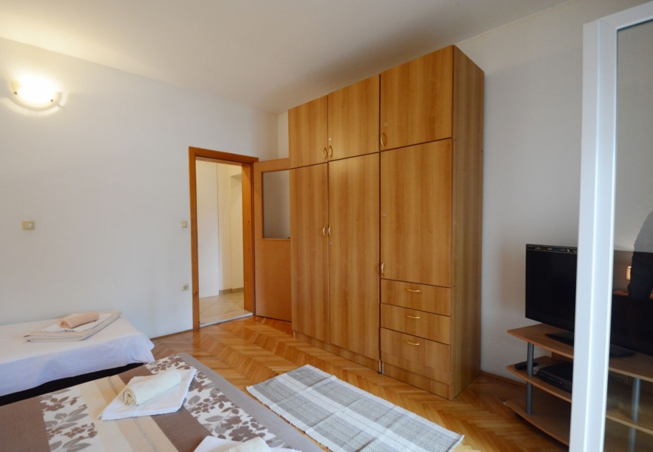 Appartement à Omiš - Appartement dans Omiš avec vue mer, terrasse, Climatisation, WIFI (3422-2)