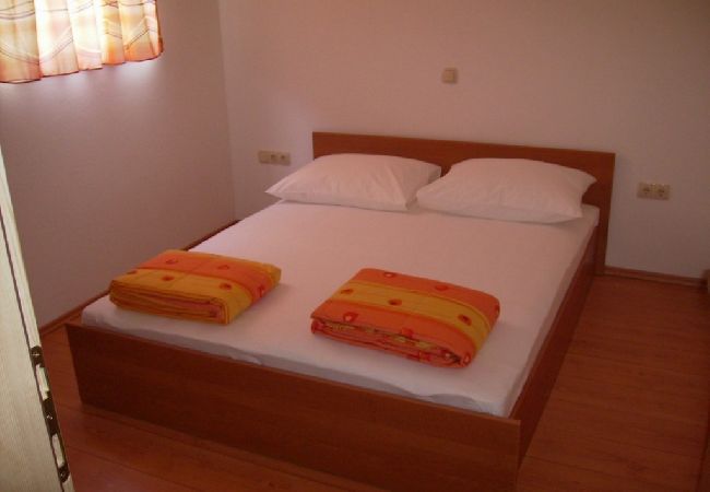 Appartement à Omiš - Appartement dans Omiš avec Balcon, Climatisation, WIFI, Machine à laver (3422-4) Appartement à Omiš - Appartement dans Omiš avec Balcon, Climatisation, WIFI, Machine à laver (3422-4)