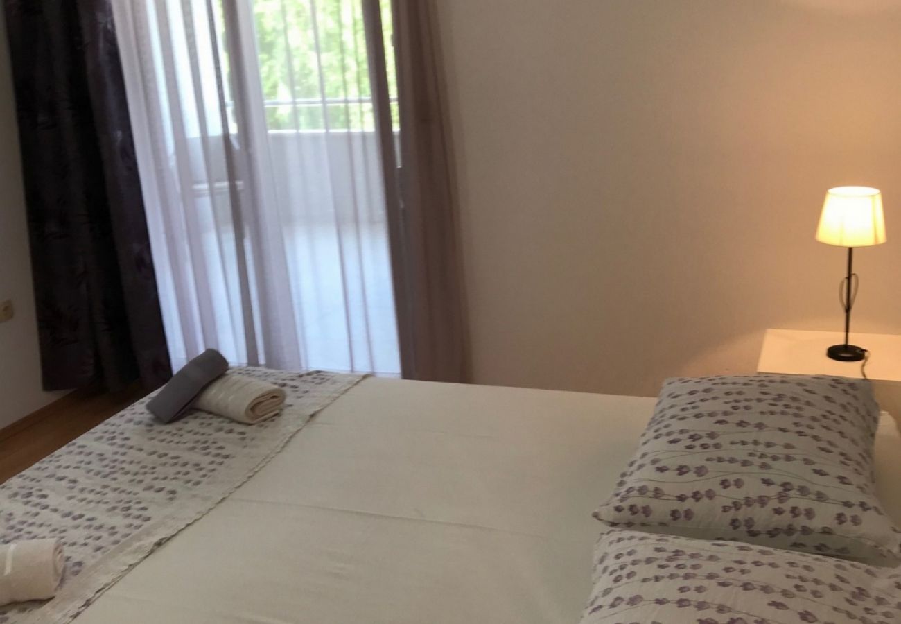 Appartement à Omiš - Appartement dans Omiš avec vue mer, terrasse, Climatisation, WIFI (3422-7)