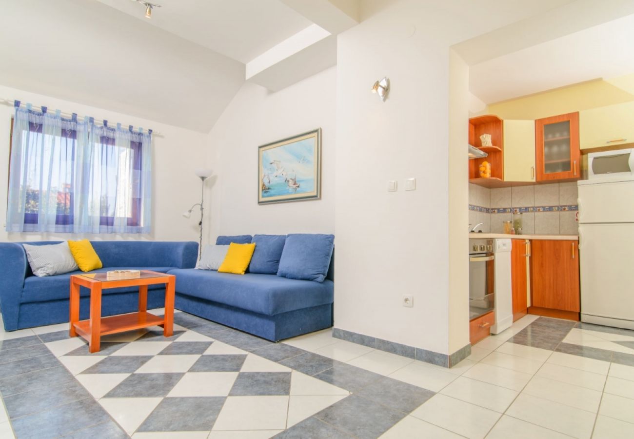 Appartement à Okrug Gornji - Appartement dans Okrug Gornji avec vue mer, terrasse, Climatisation, WIFI (3436-2)