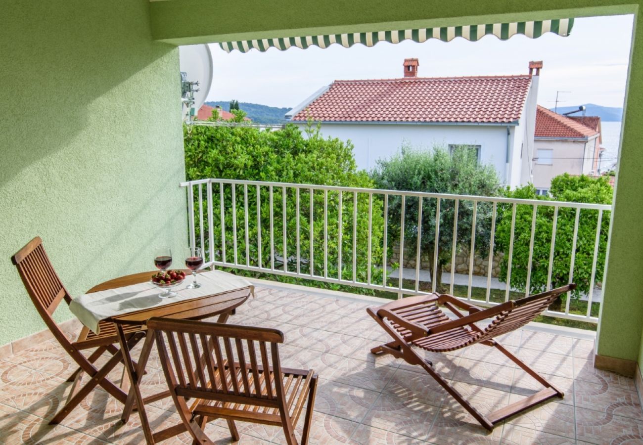 Appartement à Okrug Gornji - Appartement dans Okrug Gornji avec vue mer, terrasse, Climatisation, WIFI (3436-2)