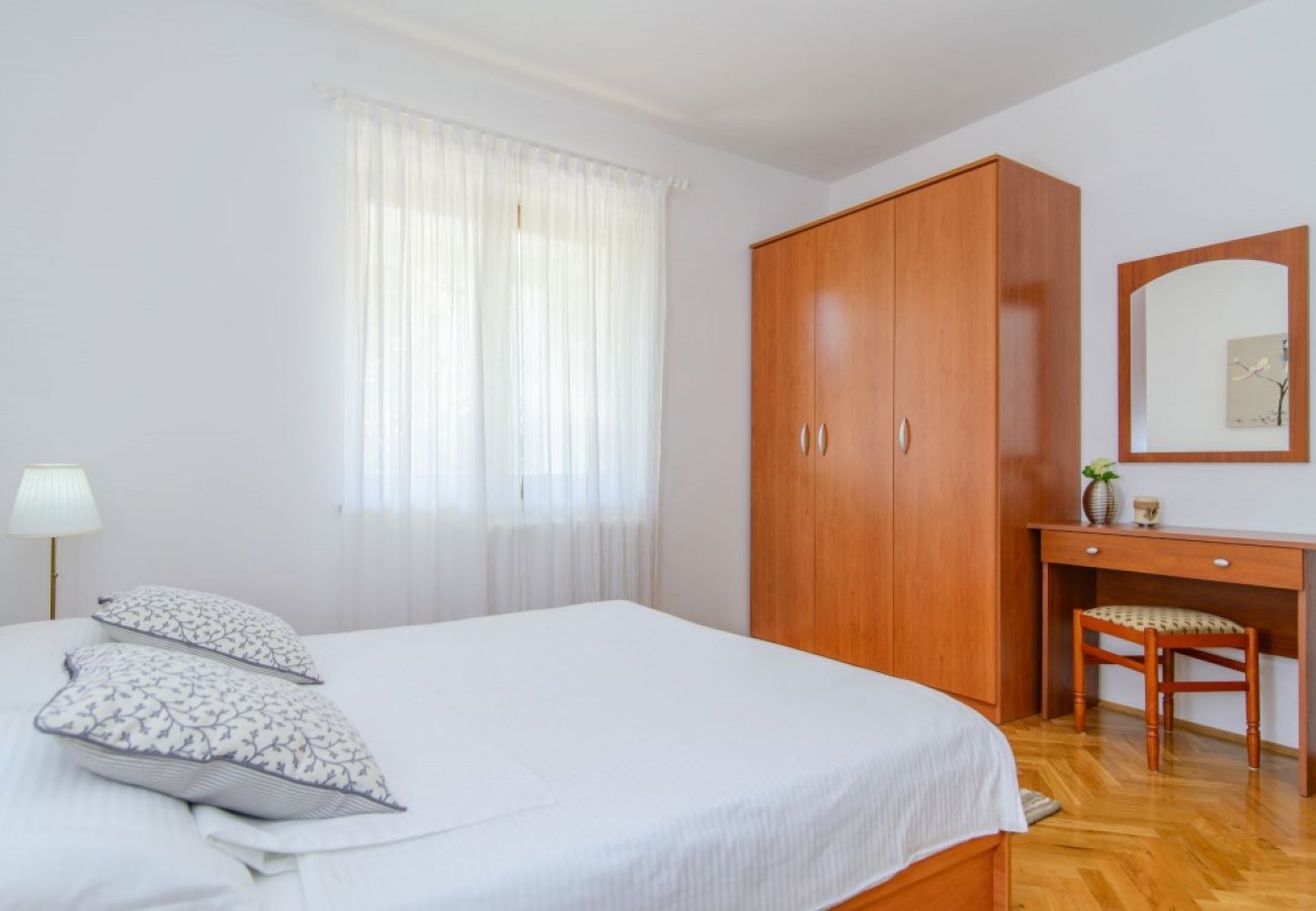 Appartement à Okrug Gornji - Appartement dans Okrug Gornji avec vue mer, terrasse, Climatisation, WIFI (3436-2)