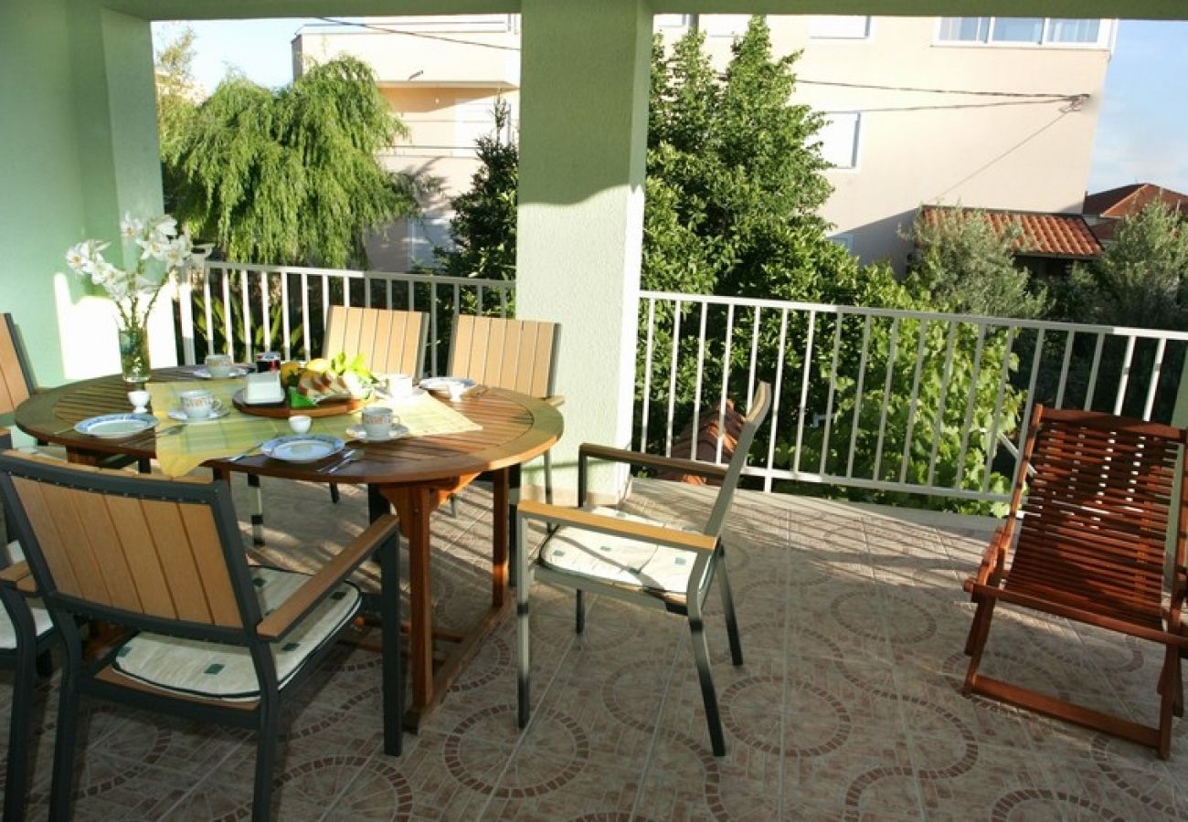 Appartement à Okrug Gornji - Appartement dans Okrug Gornji avec vue mer, terrasse, Climatisation, WIFI (3436-2)