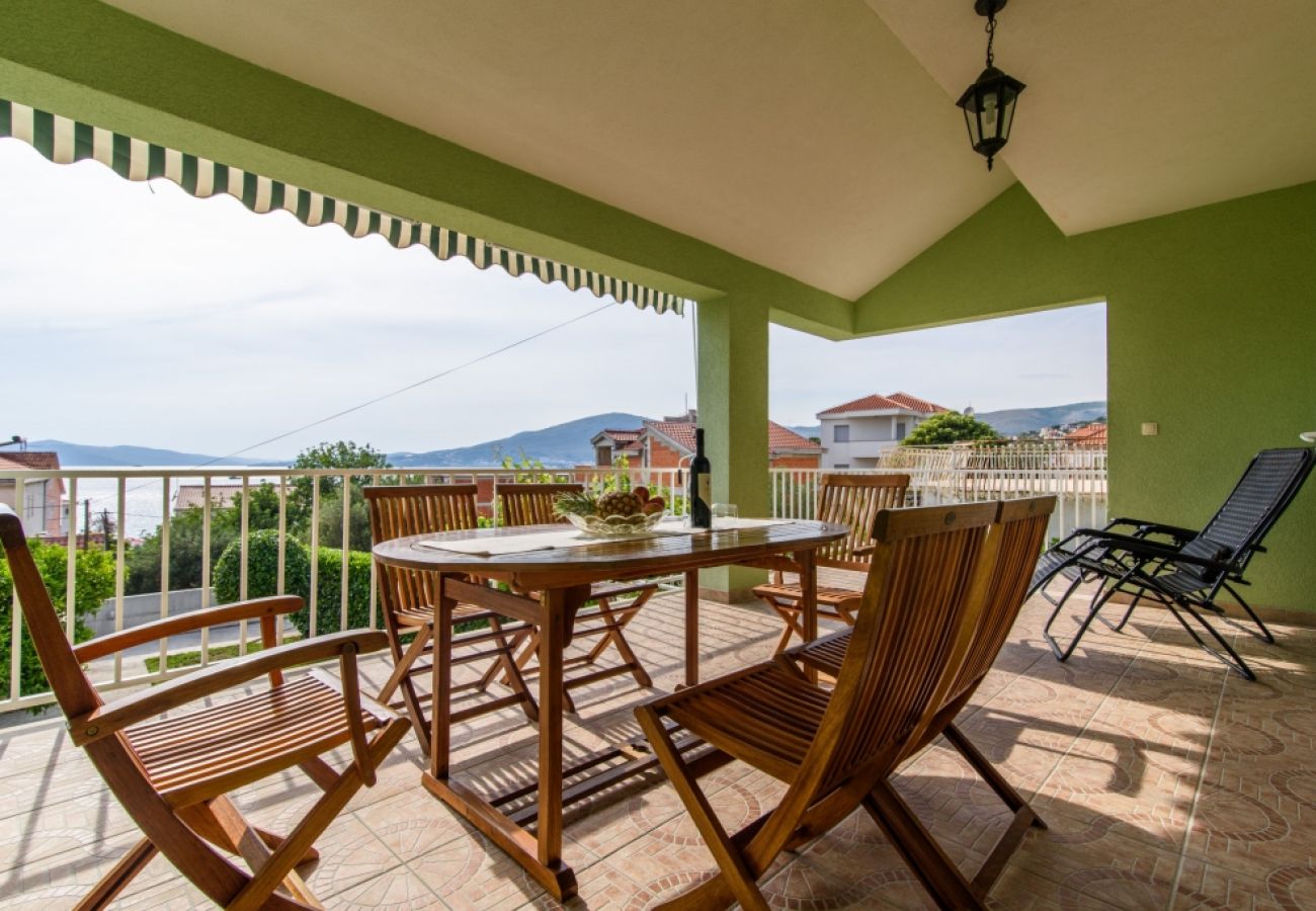 Appartement à Okrug Gornji - Appartement dans Okrug Gornji avec vue mer, terrasse, Climatisation, WIFI (5209-4)