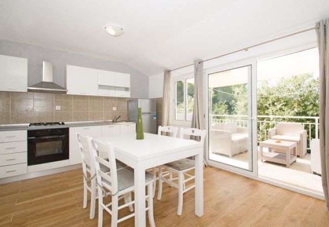Maison à Vela Luka - Maison Robinson dans Vela Luka avec vue mer, terrasse, Climatisation, WIFI (3439-1) Maison à Vela Luka - Maison Robinson dans Vela Luka avec vue mer, terrasse, Climatisation, WIFI (3439-1)