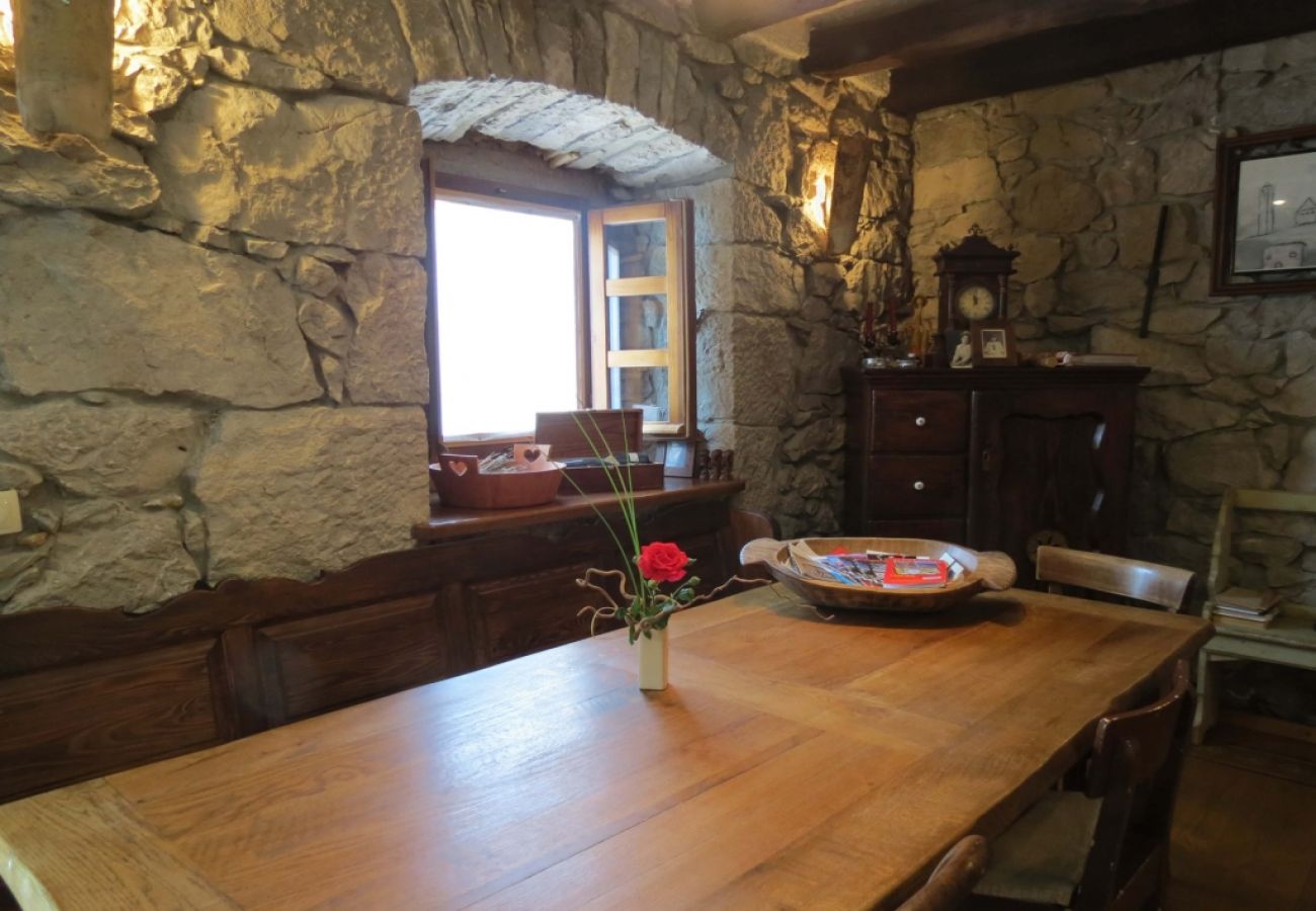 Maison à Roc - Maison de vacances dans Roč avec terrasse, Climatisation, WIFI, Machine à laver (3458-1)