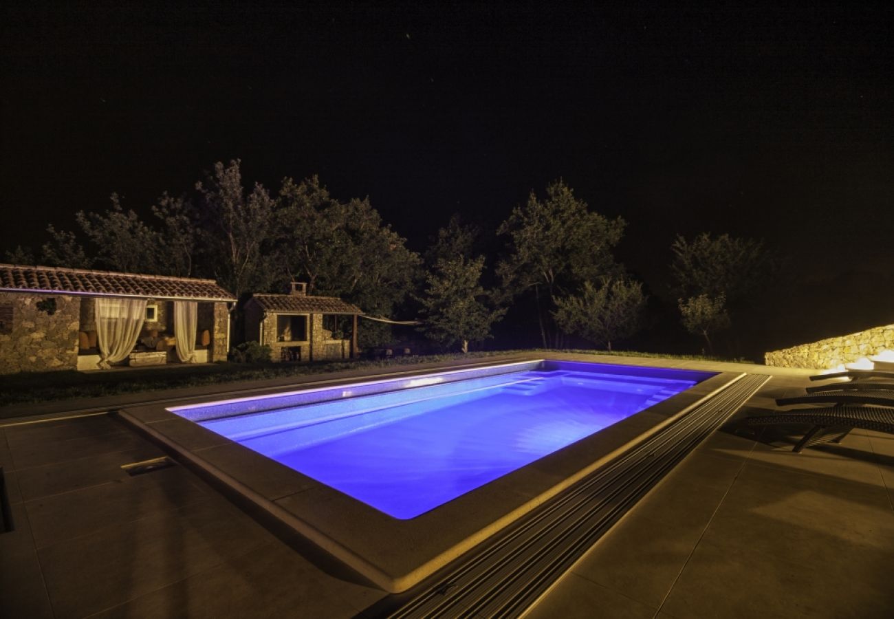 Maison à Roc - Maison de vacances dans Roč avec terrasse, Climatisation, WIFI, Machine à laver (3458-1)