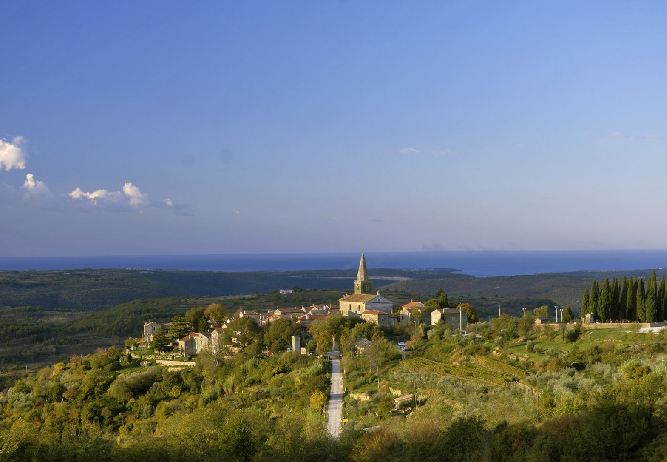 Maison à Roc - Maison de vacances dans Roč avec terrasse, Climatisation, WIFI, Machine à laver (3458-1)