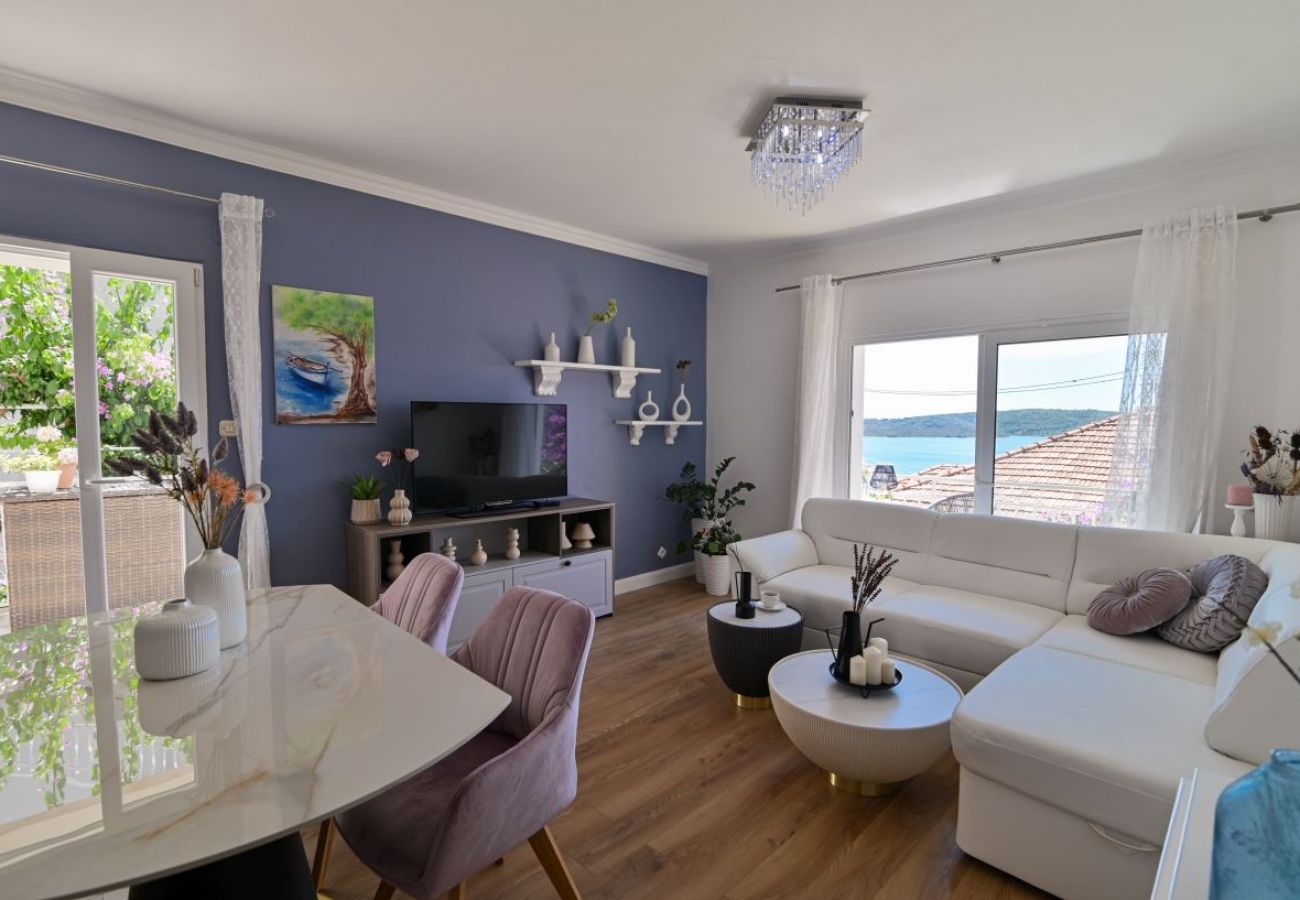 Appartement à Trogir - Appartement dans Trogir avec vue mer, Balcon, Climatisation, WIFI (3459-1)