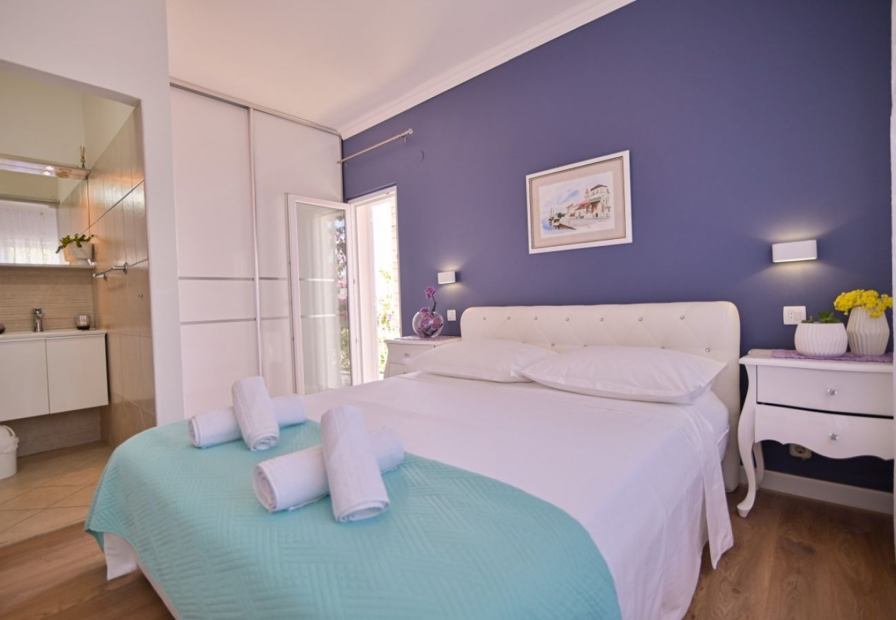 Appartement à Trogir - Appartement dans Trogir avec vue mer, Balcon, Climatisation, WIFI (3459-1)