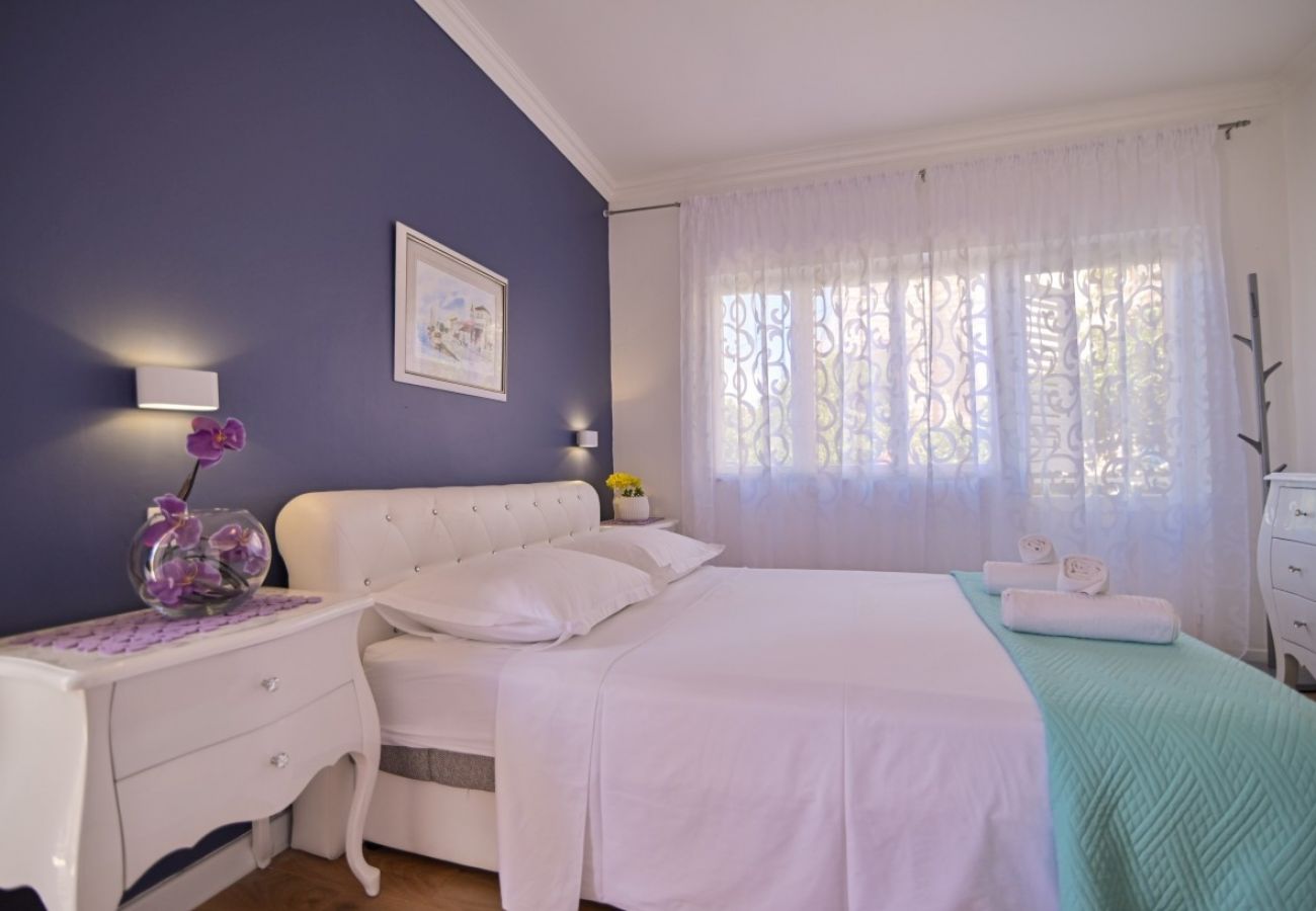 Appartement à Trogir - Appartement dans Trogir avec vue mer, Balcon, Climatisation, WIFI (3459-1)