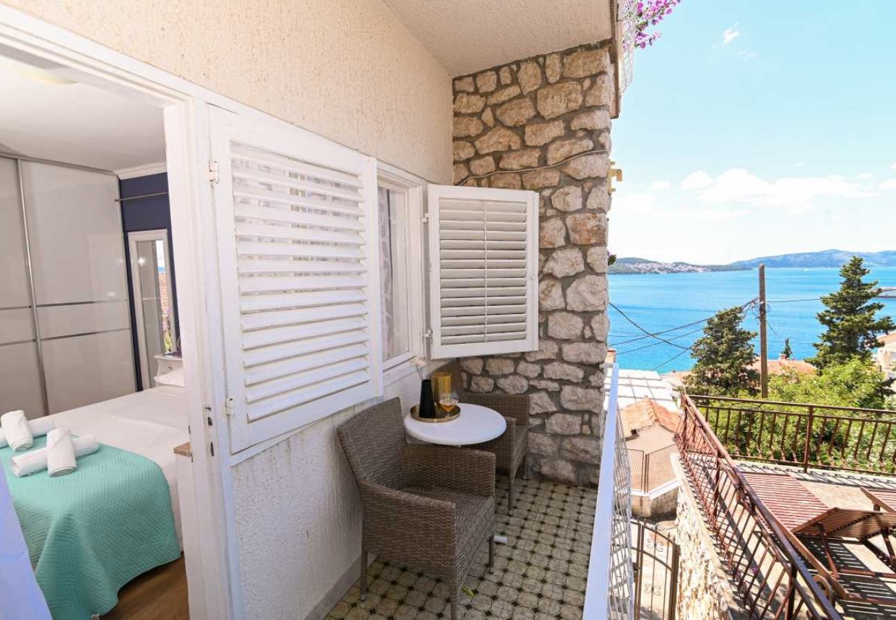 Appartement à Trogir - Appartement dans Trogir avec vue mer, Balcon, Climatisation, WIFI (3459-1)