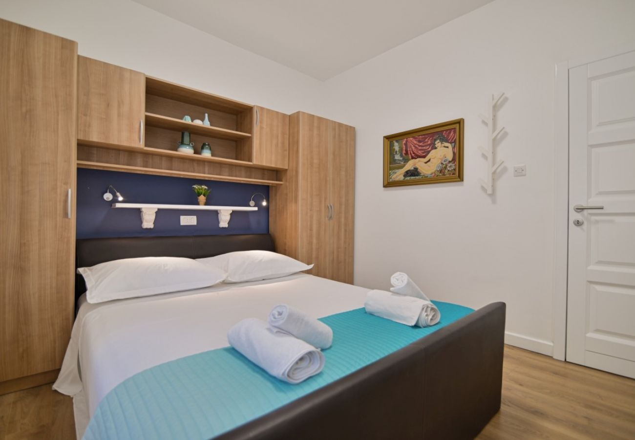 Appartement à Trogir - Appartement dans Trogir avec vue mer, Balcon, Climatisation, WIFI (3459-1)