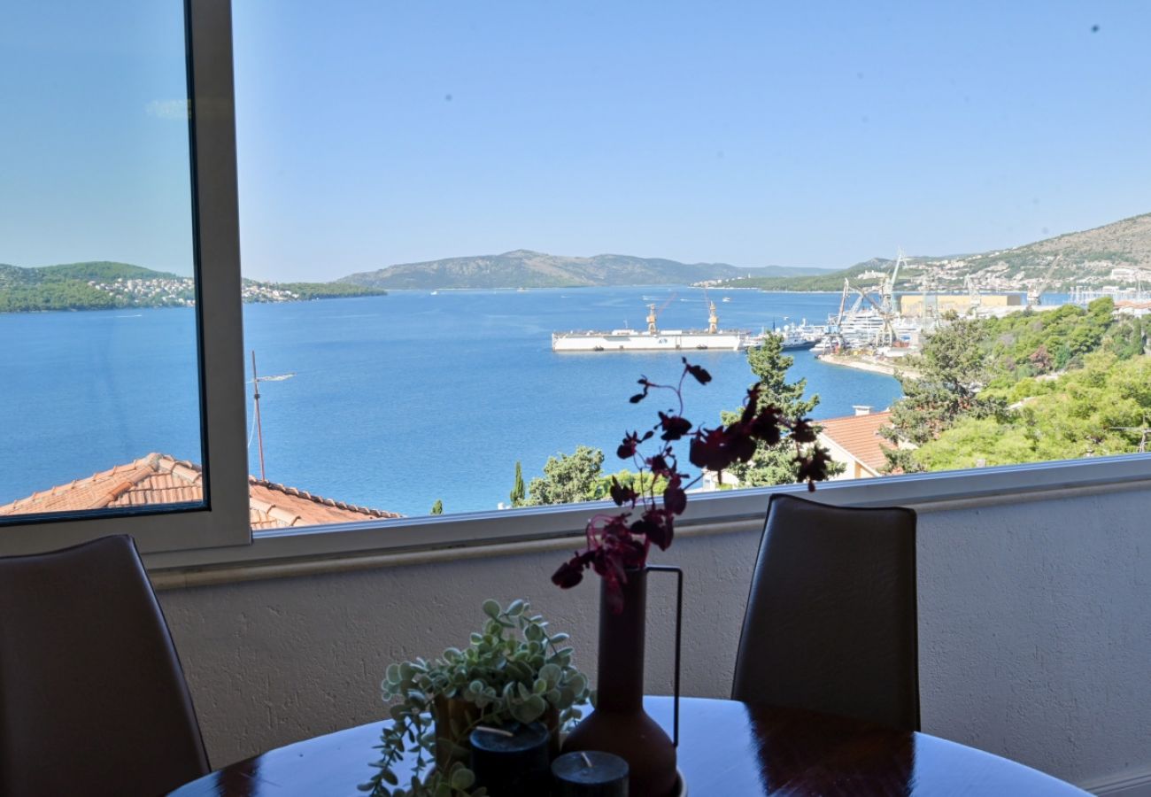 Appartement à Trogir - Appartement dans Trogir avec vue mer, terrasse, Climatisation, WIFI (3459-2)