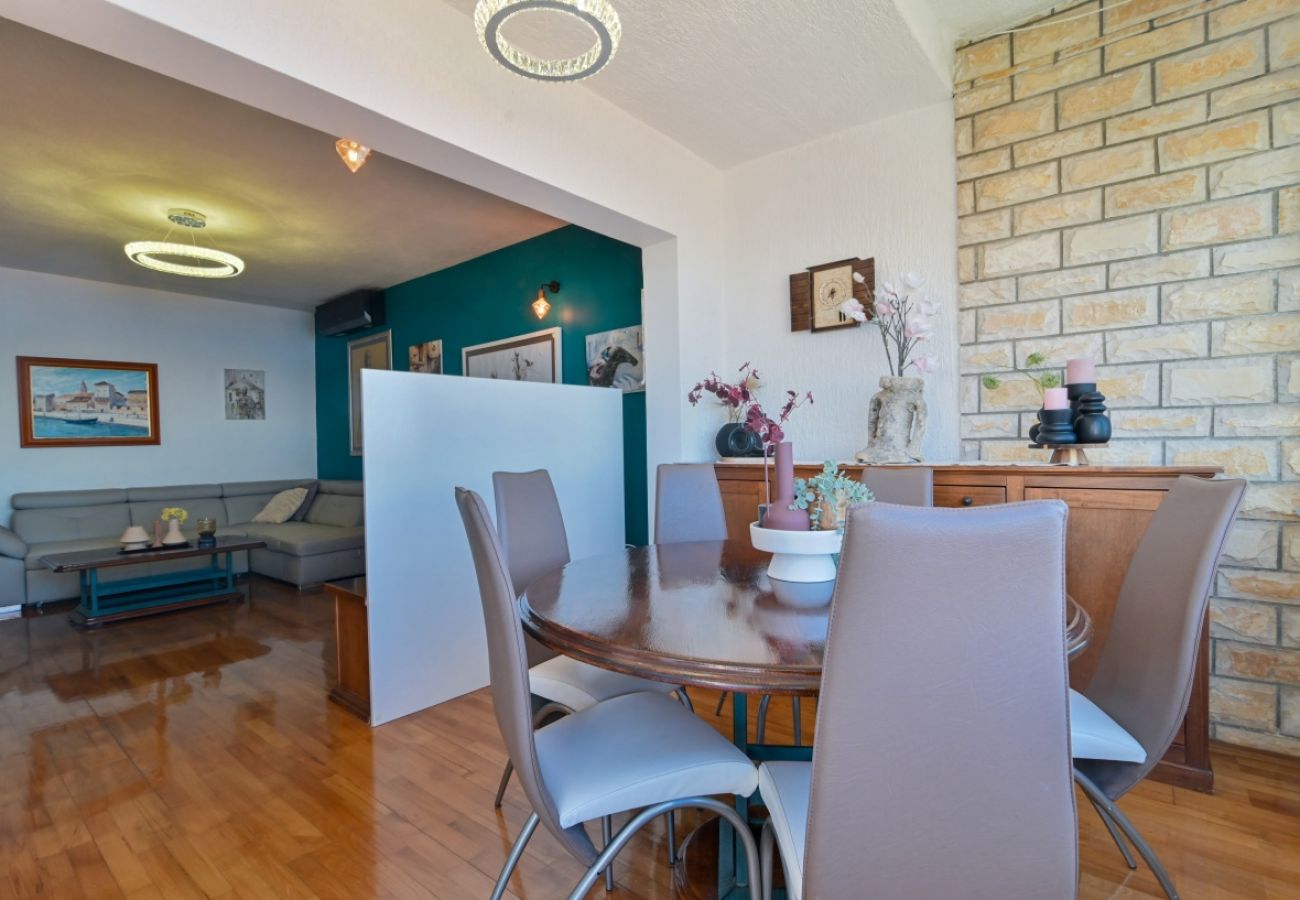 Appartement à Trogir - Appartement dans Trogir avec vue mer, terrasse, Climatisation, WIFI (3459-2)