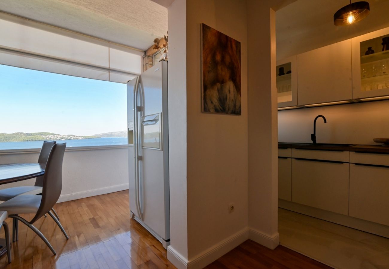 Appartement à Trogir - Appartement dans Trogir avec vue mer, terrasse, Climatisation, WIFI (3459-2)