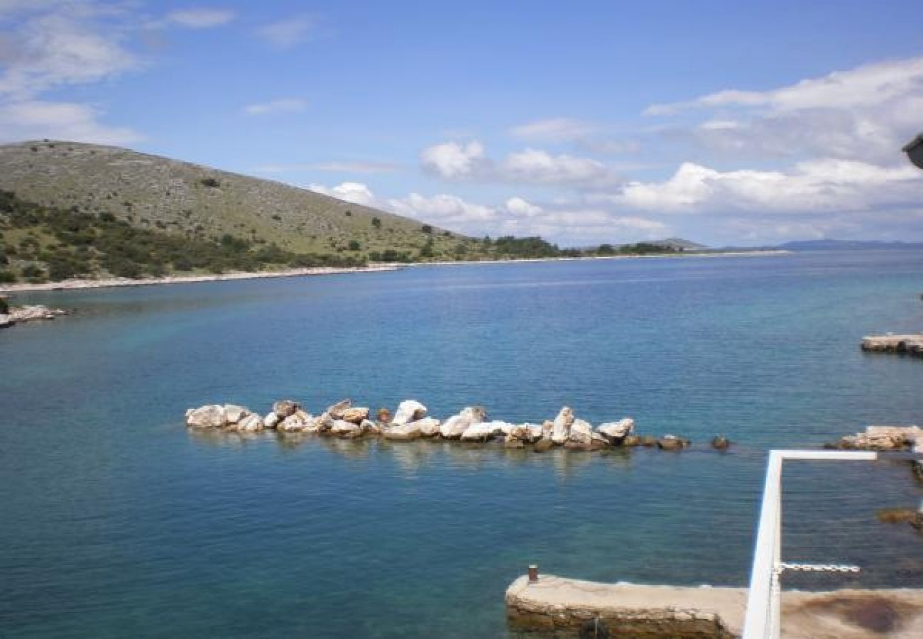 Maison à Zut - Maison Robinson dans Žut avec vue mer, terrasse, WIFI (3467-1)