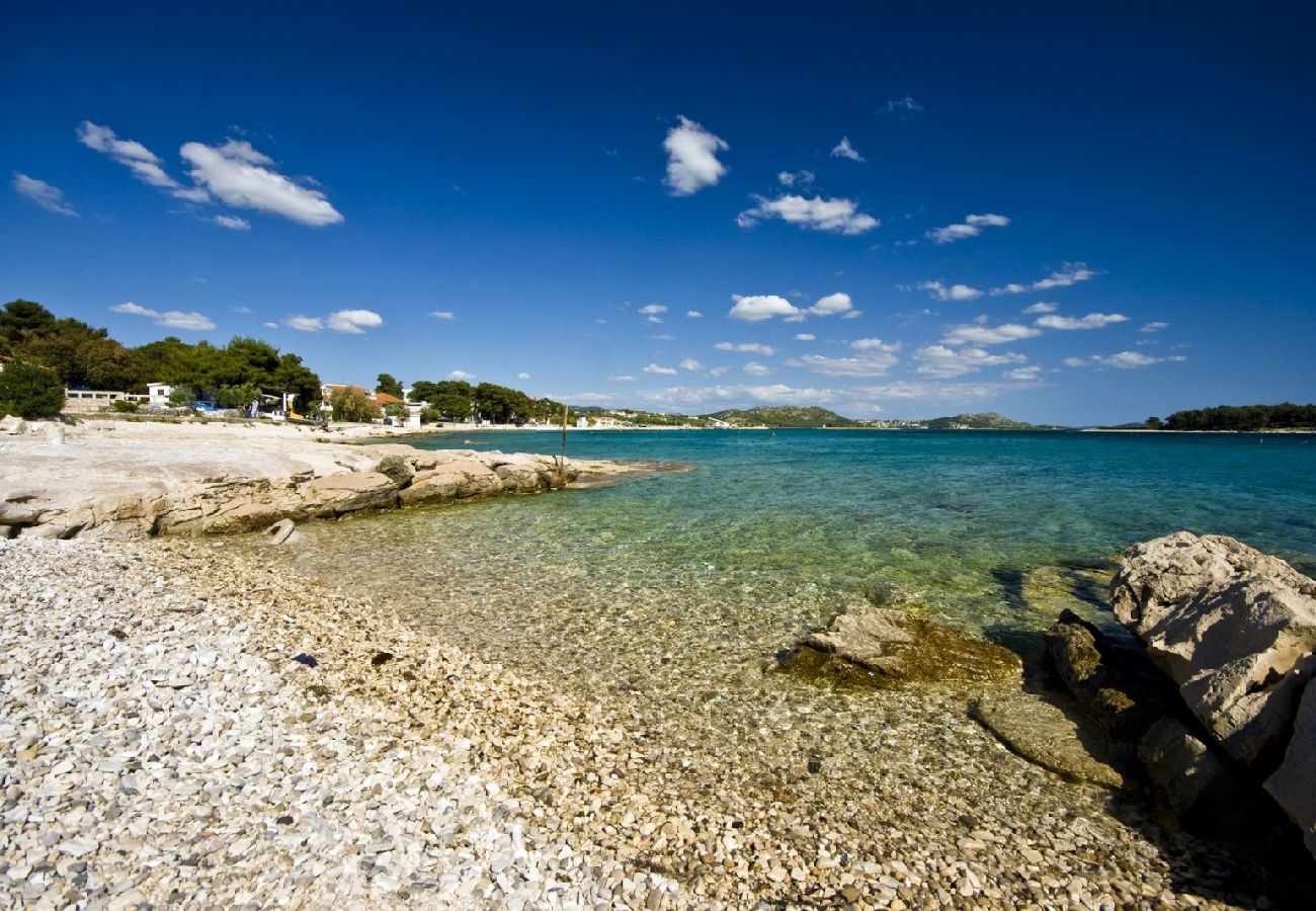 Chambres d'hôtes à Pakoštane - Chambre dans Pakoštane avec vue mer, Balcon, Climatisation, WIFI (3475-6)