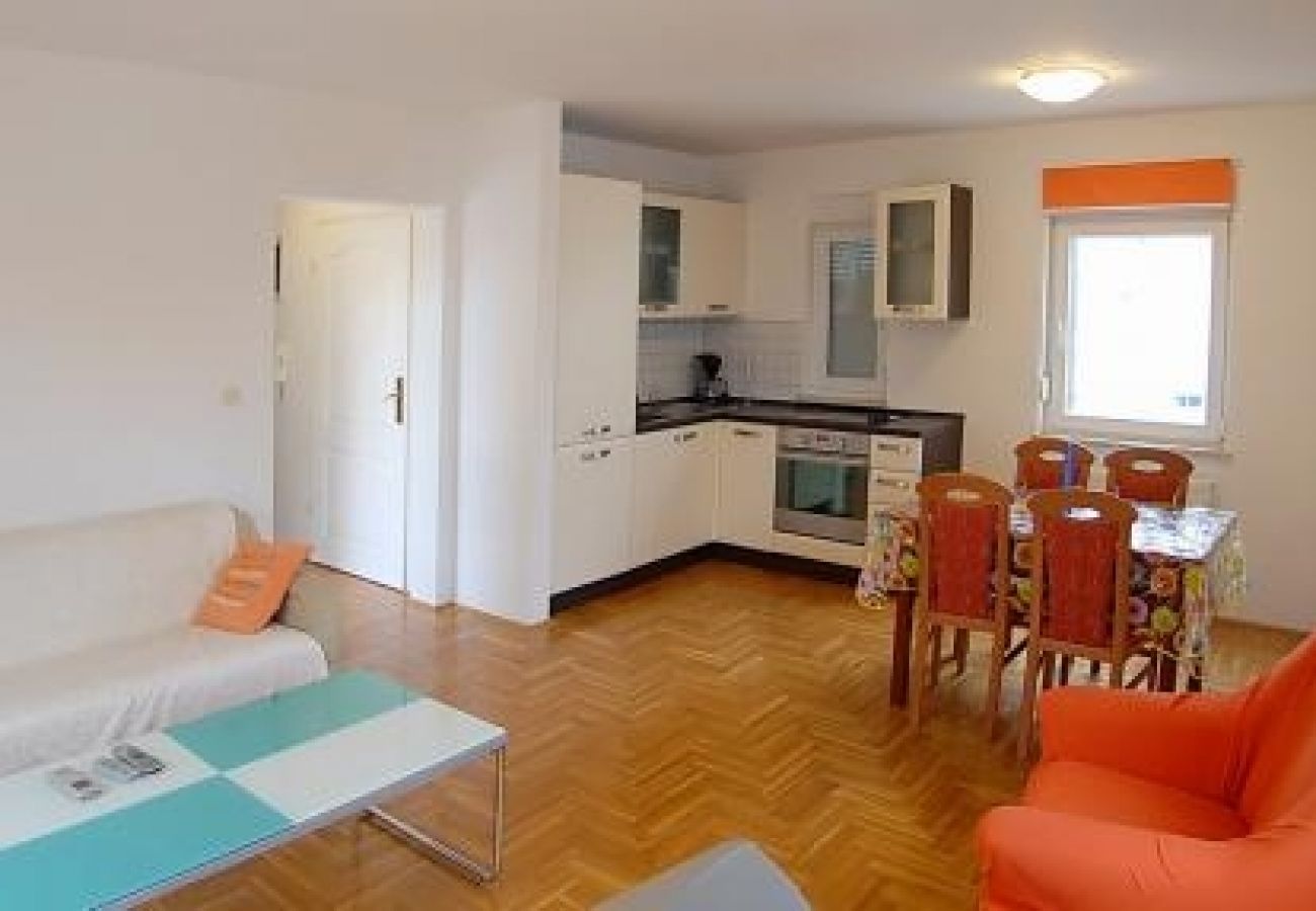 Appartement à Medulin - Appartement dans Medulin avec terrasse, Climatisation, WIFI, Machine à laver (3479-1)