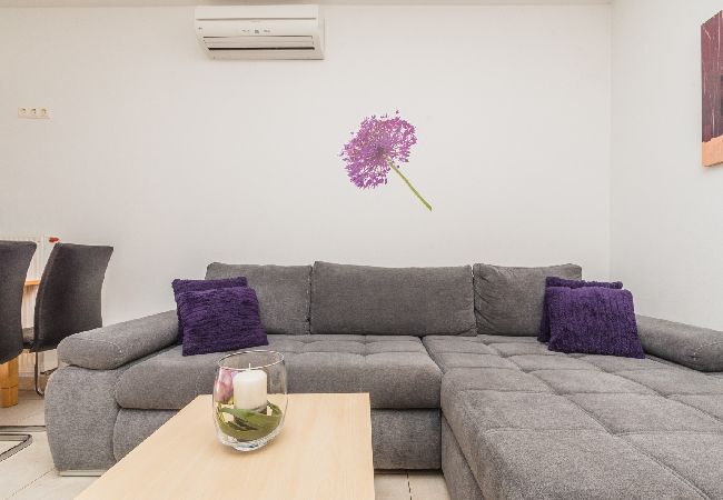 Appartement à Crikvenica - Appartement dans Crikvenica avec vue mer, terrasse, Climatisation, WIFI (3492-5) Appartement à Crikvenica - Appartement dans Crikvenica avec vue mer, terrasse, Climatisation, WIFI (3492-5)