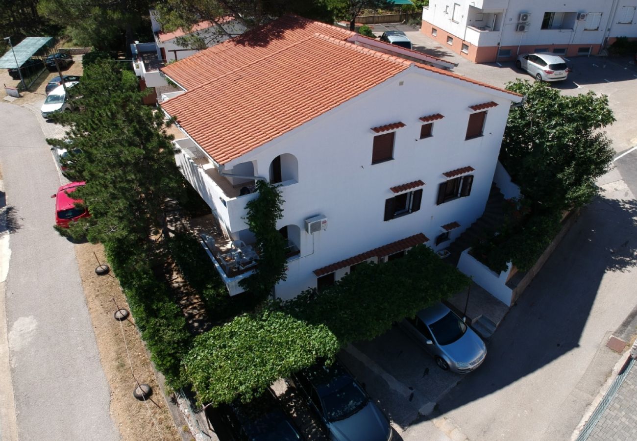 Studio à Baška - Studioapartment in Baška mit Meerblick, Balkon, Klimaanlage, W-LAN (3494-2)