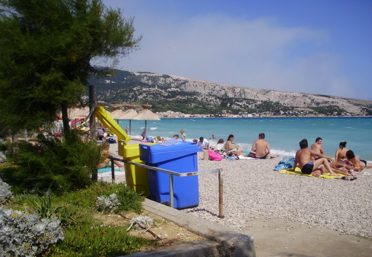 Studio à Baška - Studioapartment in Baška mit Meerblick, Balkon, Klimaanlage, W-LAN (3494-2)