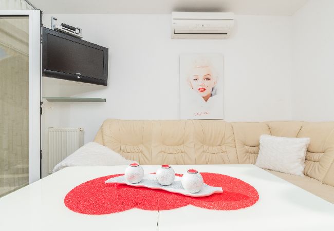 Appartement à Crikvenica - Appartement dans Crikvenica avec vue mer, terrasse, Climatisation, WIFI (3492-8) Appartement à Crikvenica - Appartement dans Crikvenica avec vue mer, terrasse, Climatisation, WIFI (3492-8)