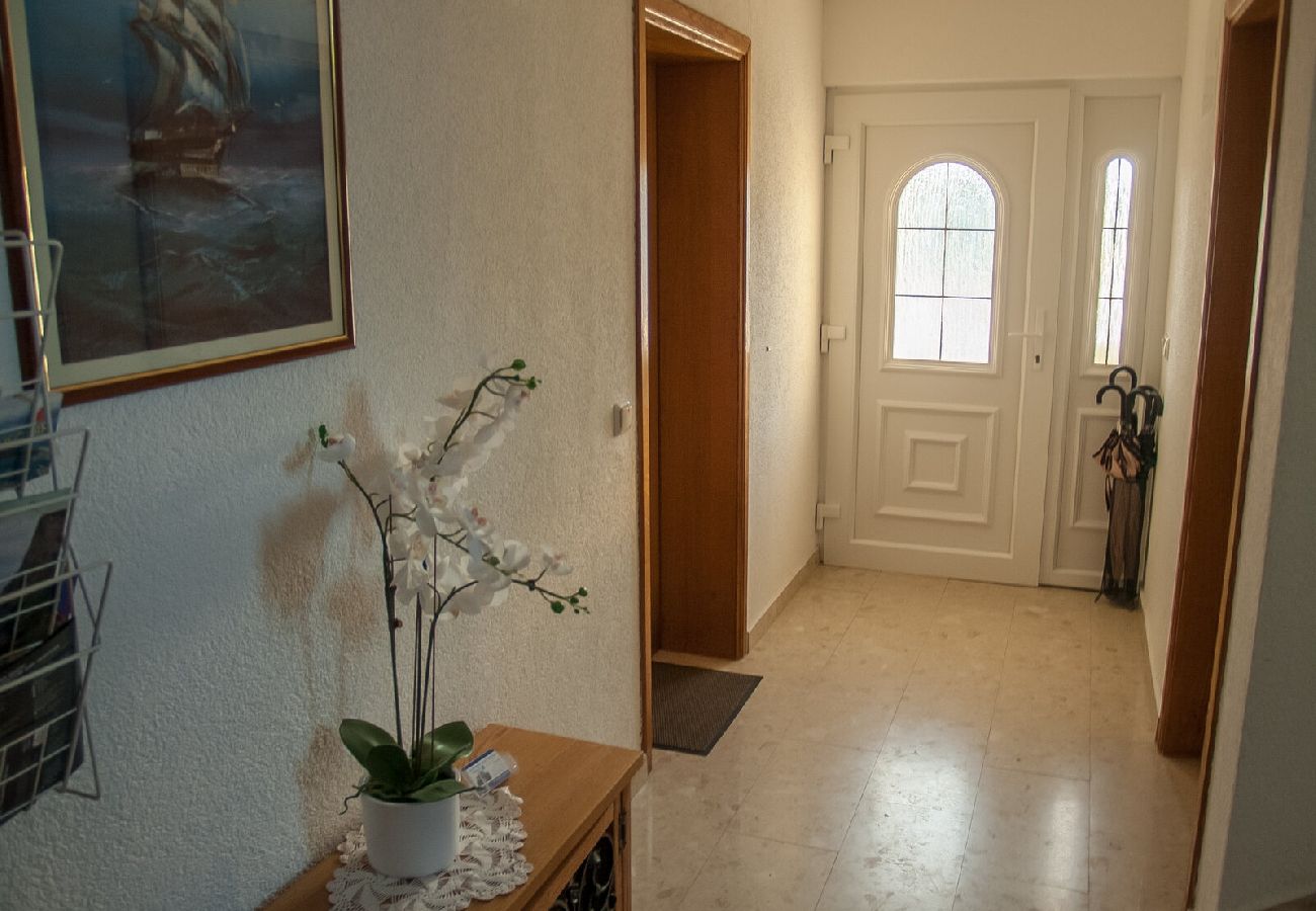 Appartement à Sukošan - Appartement dans Sukošan avec vue mer, terrasse, Climatisation, WIFI (3495-1)