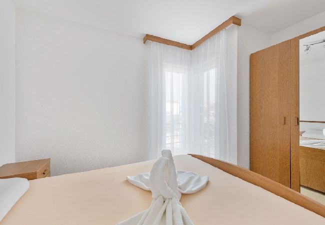 Appartement à Sukošan - Appartement dans Sukošan avec vue mer, terrasse, Climatisation, WIFI (3495-3) Appartement à Sukošan - Appartement dans Sukošan avec vue mer, terrasse, Climatisation, WIFI (3495-3)