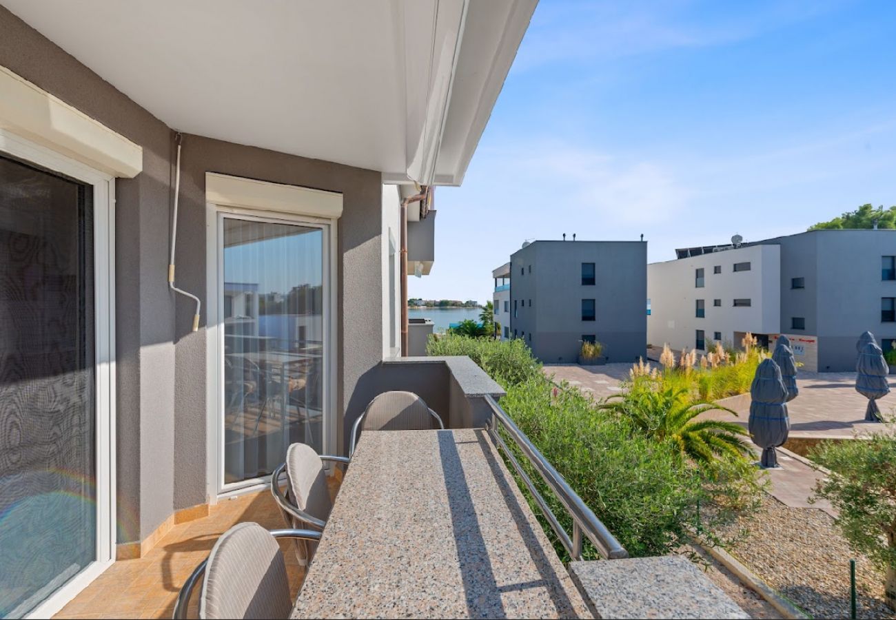 Appartement à Sukošan - Appartement dans Sukošan avec vue mer, terrasse, Climatisation, WIFI (3495-3)