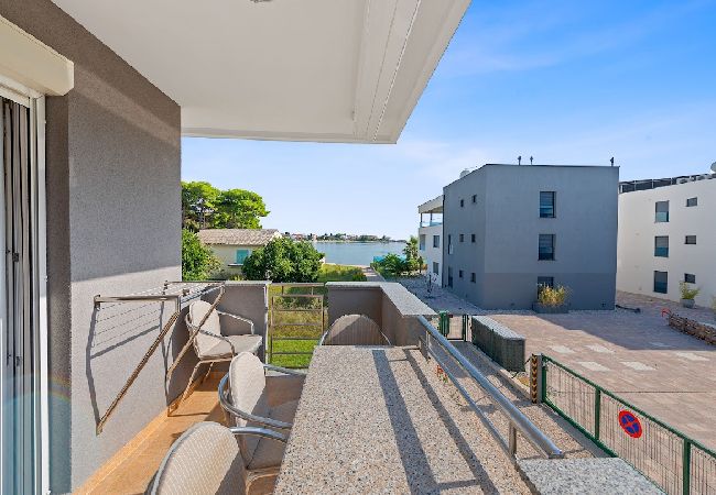 Appartement à Sukošan - Appartement dans Sukošan avec vue mer, terrasse, Climatisation, WIFI (3495-4) Appartement à Sukošan - Appartement dans Sukošan avec vue mer, terrasse, Climatisation, WIFI (3495-4)