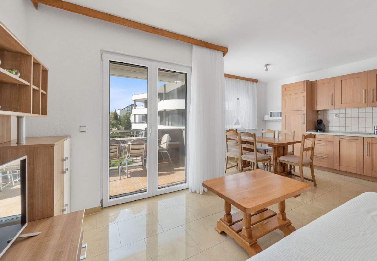 Appartement à Sukošan - Appartement dans Sukošan avec vue mer, terrasse, Climatisation, WIFI (3495-4)