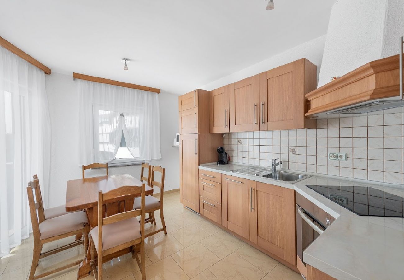 Appartement à Sukošan - Appartement dans Sukošan avec vue mer, terrasse, Climatisation, WIFI (3495-4)