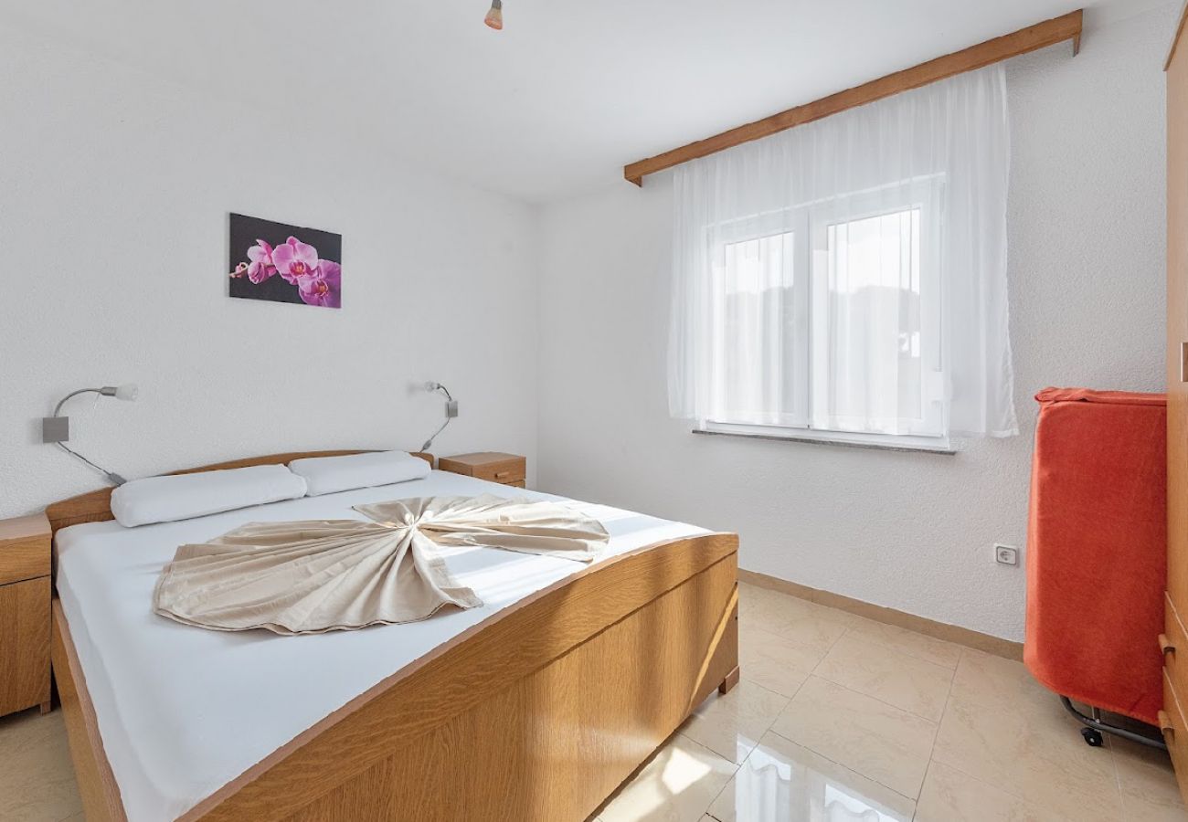 Appartement à Sukošan - Appartement dans Sukošan avec vue mer, terrasse, Climatisation, WIFI (3495-4)