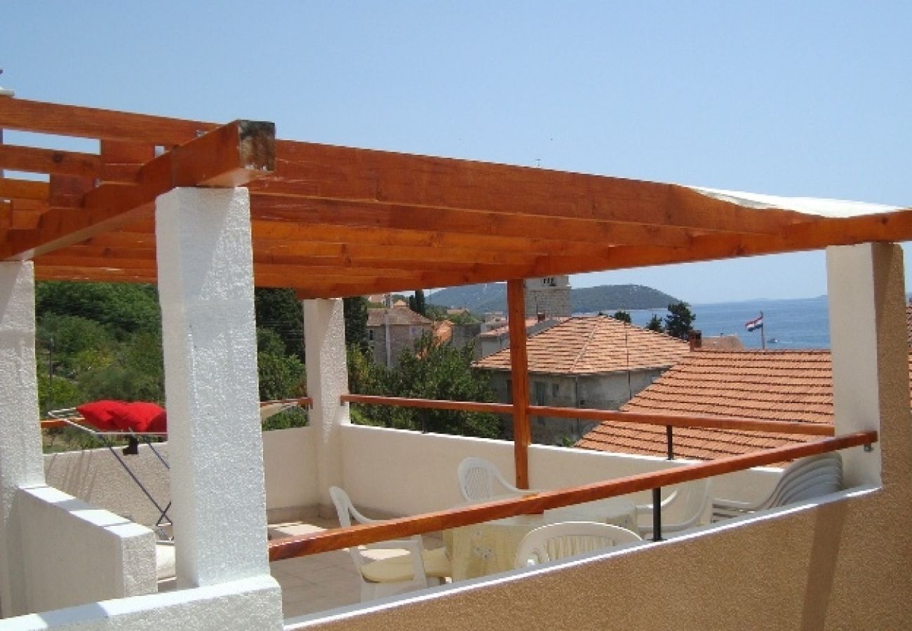 Appartement à Prvic Luka - Appartement dans Prvić Luka avec vue mer, terrasse, Climatisation, WIFI (3347-1)