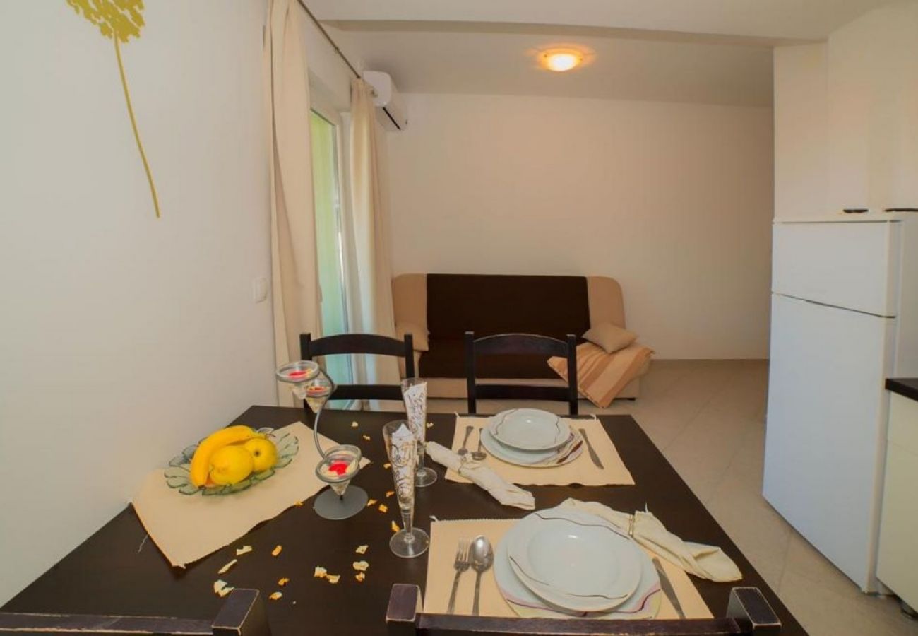 Appartement à Pakoštane - Appartement dans Pakoštane avec terrasse, Climatisation, WIFI, Machine à laver (3548-1)