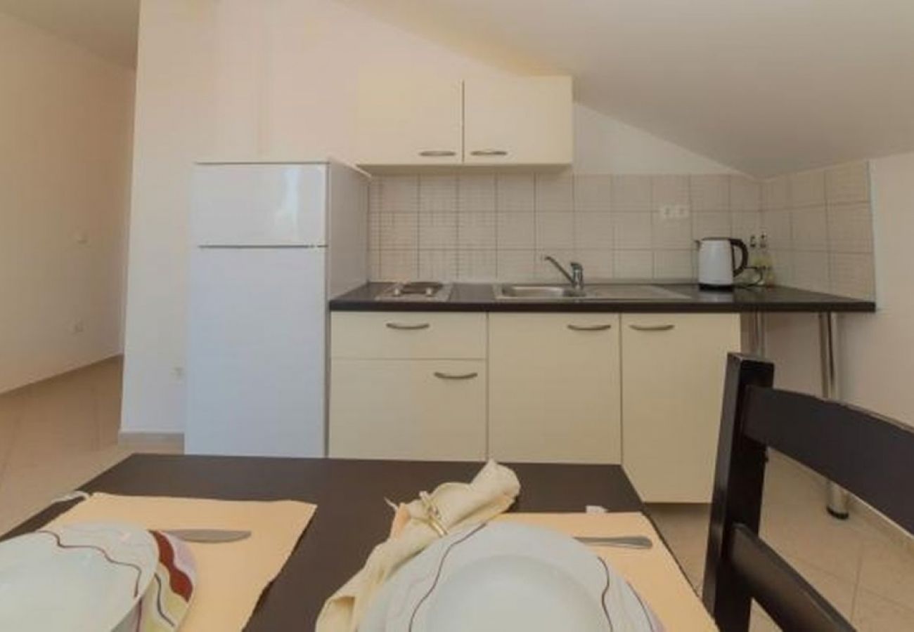 Appartement à Pakoštane - Appartement dans Pakoštane avec terrasse, Climatisation, WIFI, Machine à laver (3548-1)