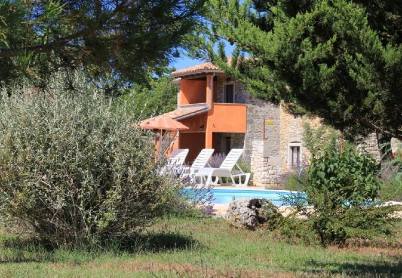 Maison à Vodnjan - Ferienhaus in Vodnjan mit Terrasse, Klimaanlage, W-LAN, Waschmaschine (3556-1)