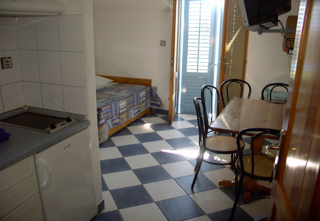 Appartement à Sucuraj - Appartement dans Sućuraj avec vue mer, Balcon, Climatisation, WIFI (3560-1)